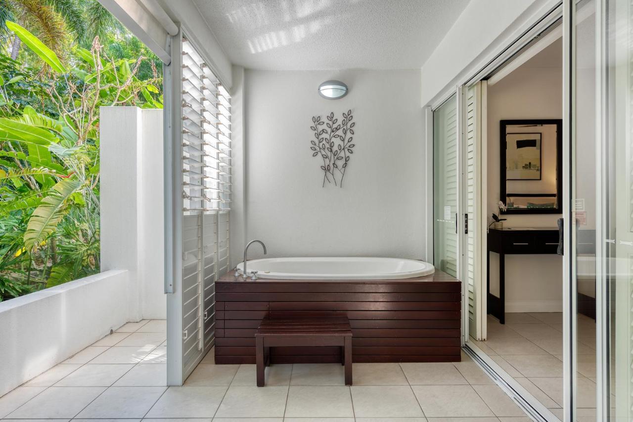 The Beach Club Premium Private Apartments Palm Cove Bagian luar foto